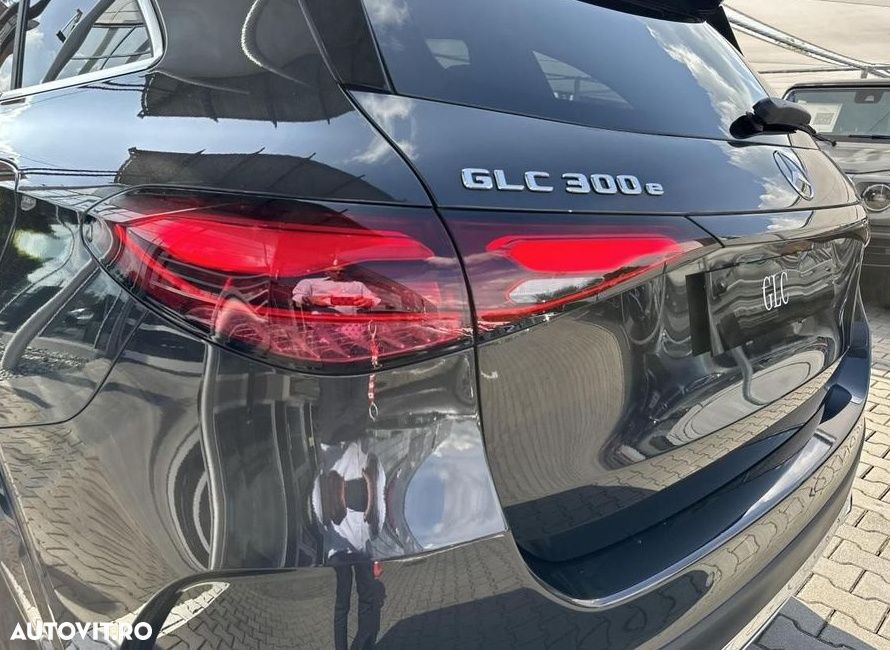 Mercedes-Benz GLC 300 e 4Matic 9G-TRONIC AMG Line Advanced - 7