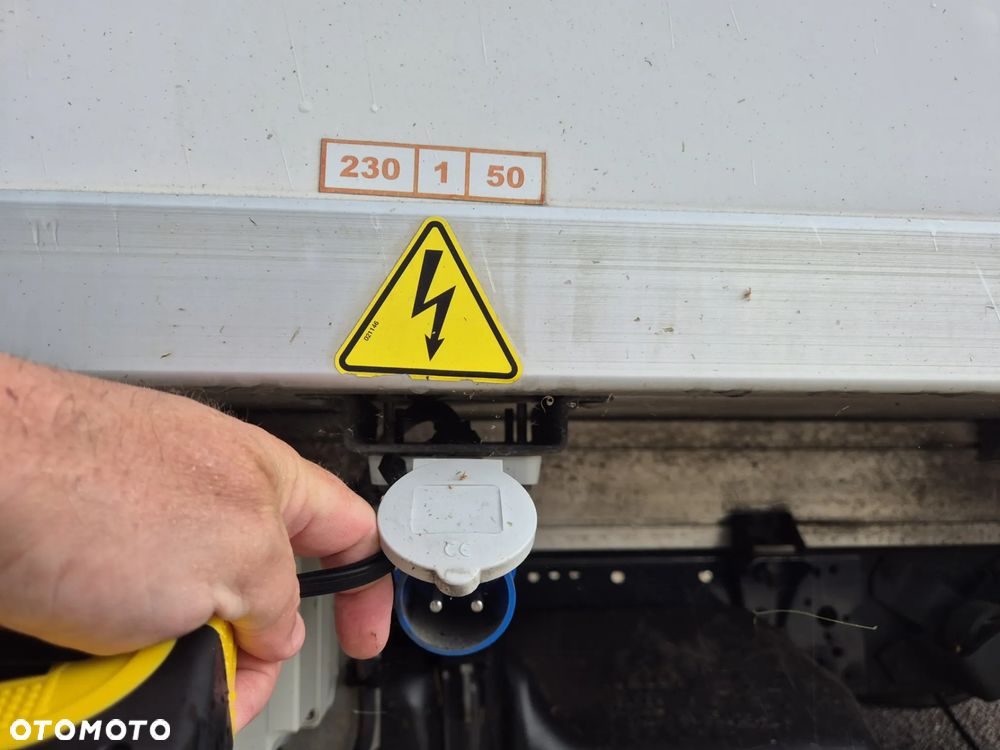Chłodnia Mroźnia 3.5m Carrier Pulsor 400 zasilanie stacjonarne 230v Iveco 2019 rok, boczne drzwi ,stan idealny! - 8