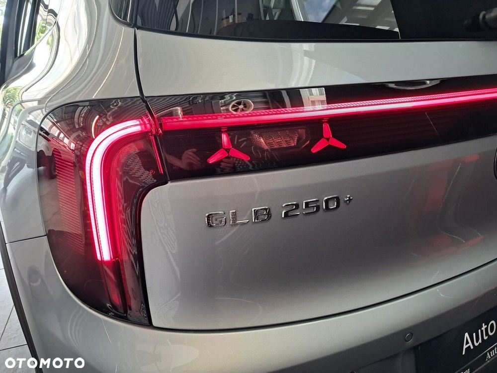 Mercedes-Benz GLB - 11