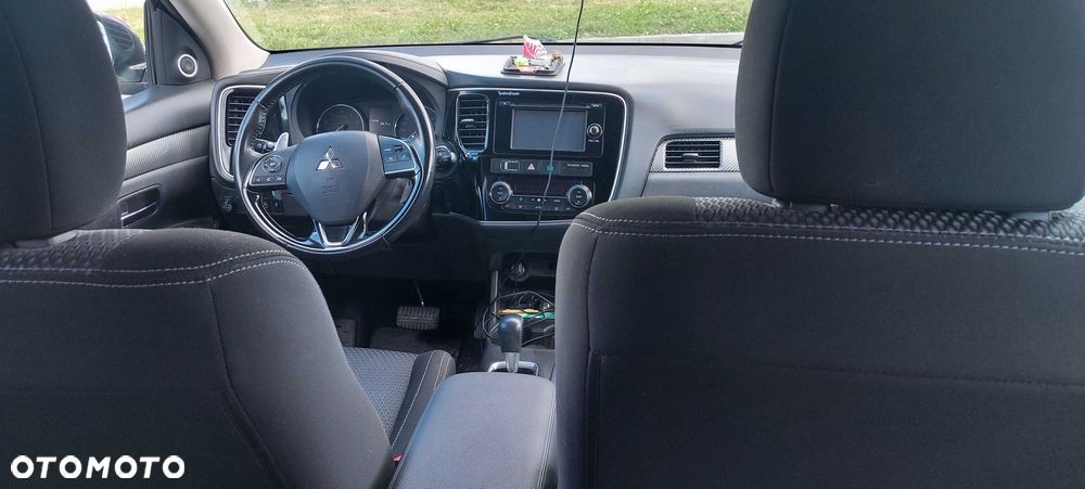 Mitsubishi Outlander - 3