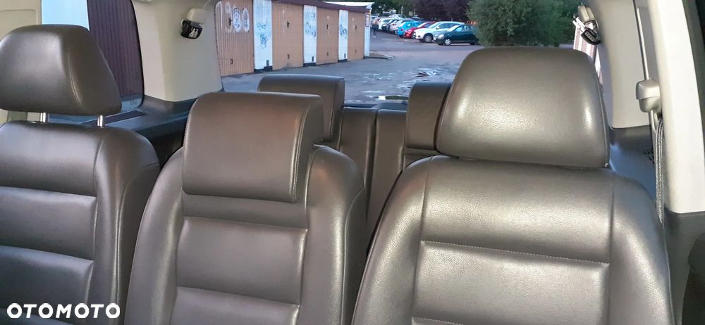 Volkswagen Touran 1.9 TDI Conceptline DSG - 8