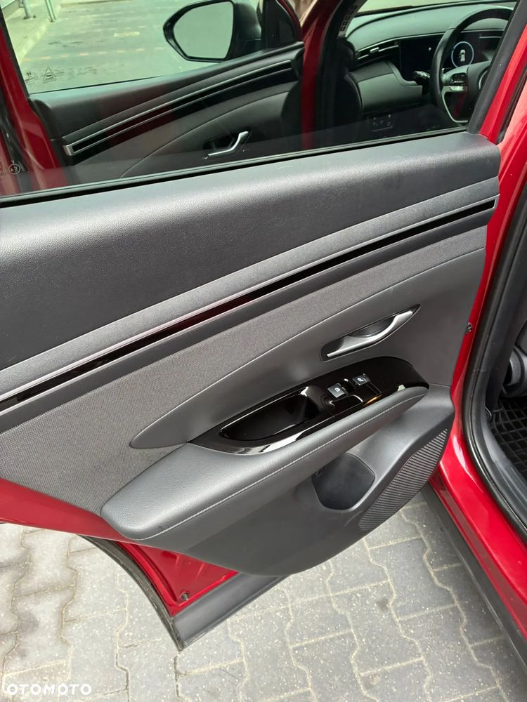 Hyundai Tucson 1.6 T-GDi HEV Executive 2WD - 28