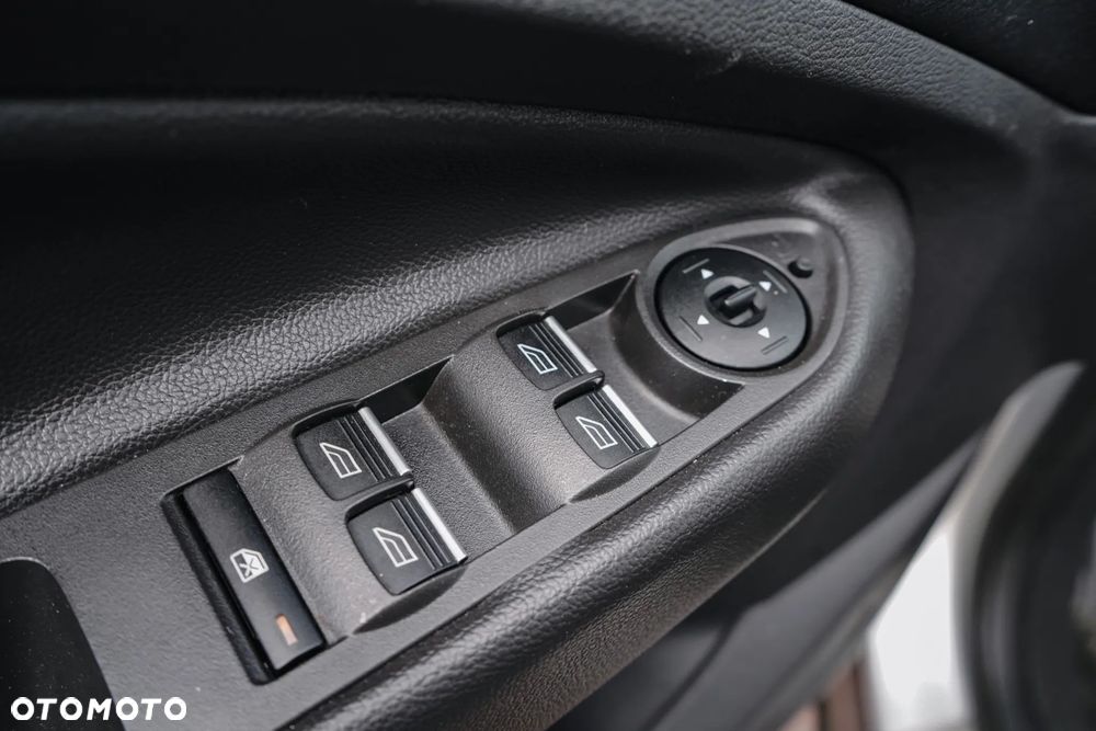 Ford Kuga 2.0 TDCi FWD Titanium - 27