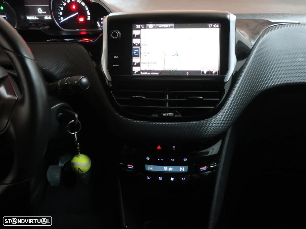 Peugeot 2008 1.2 VTi Allure - 24