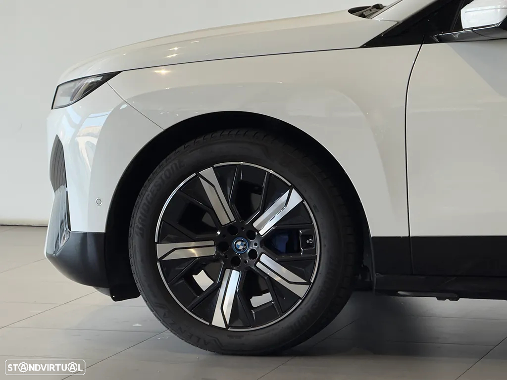 BMW iX xDrive 40 Pack Desportivo - 16