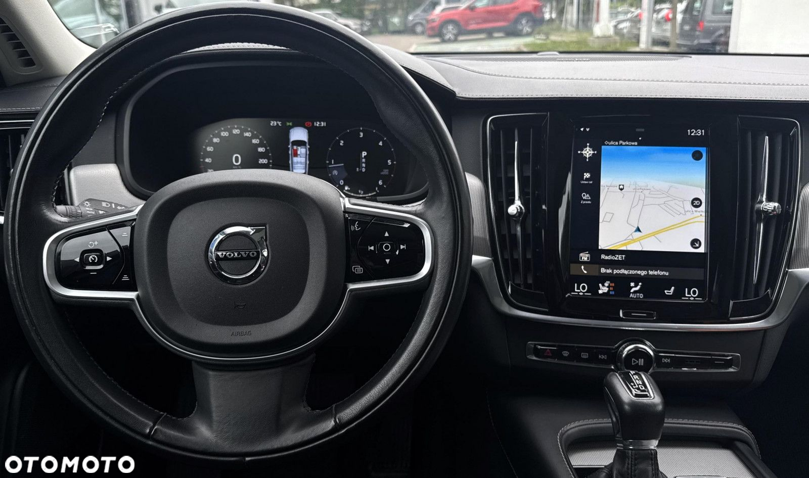 Volvo V90 Cross Country - 13