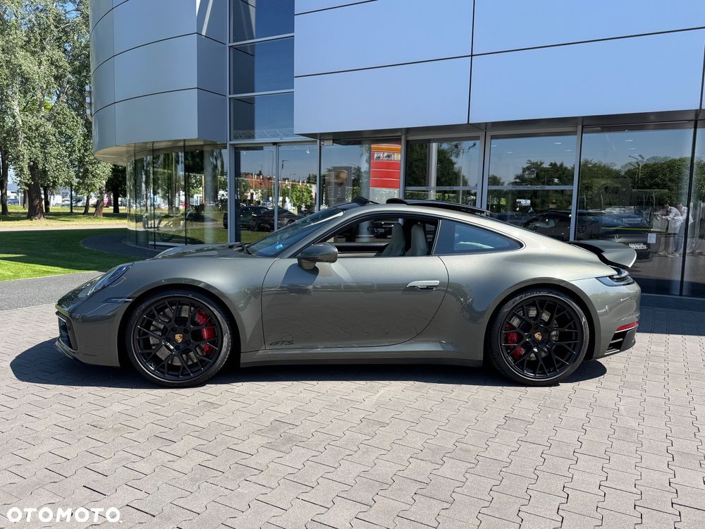 Porsche 911 Carrera 4 GTS - 14