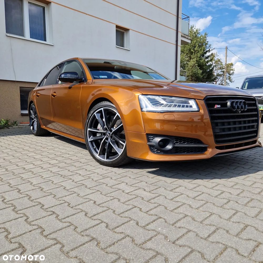 Audi S8 - 2