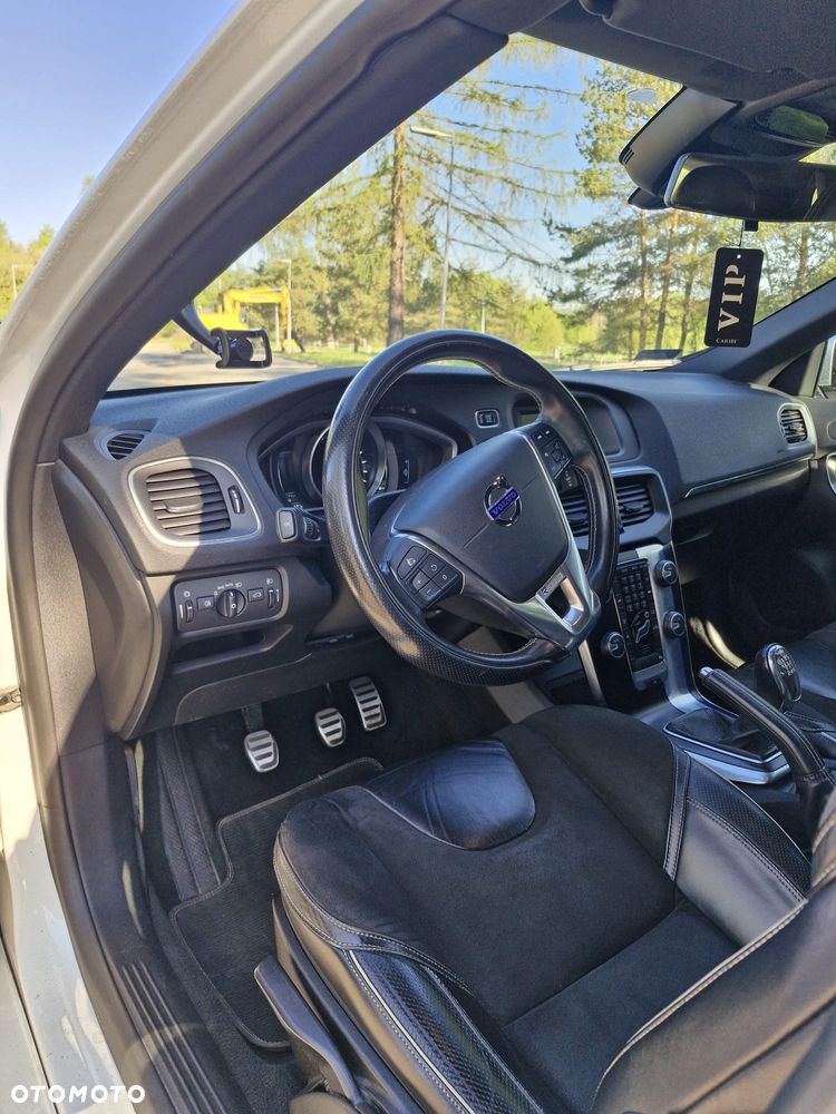 Volvo V40 T3 R-Design - 10