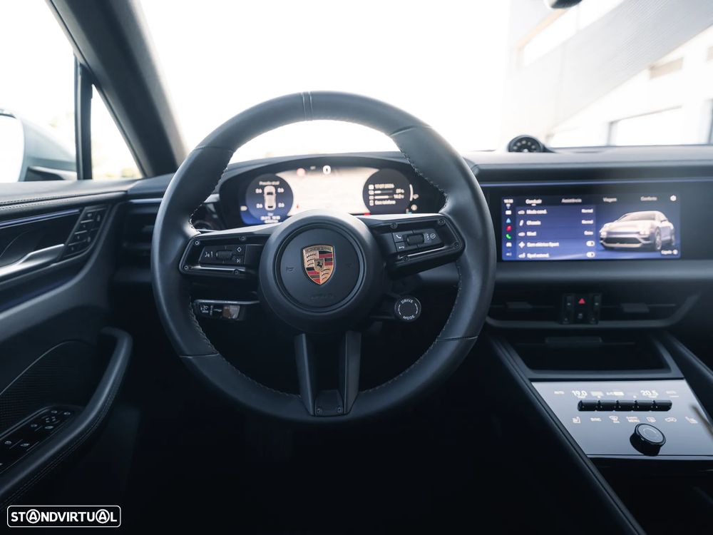 Porsche Macan Electric 4 - 18