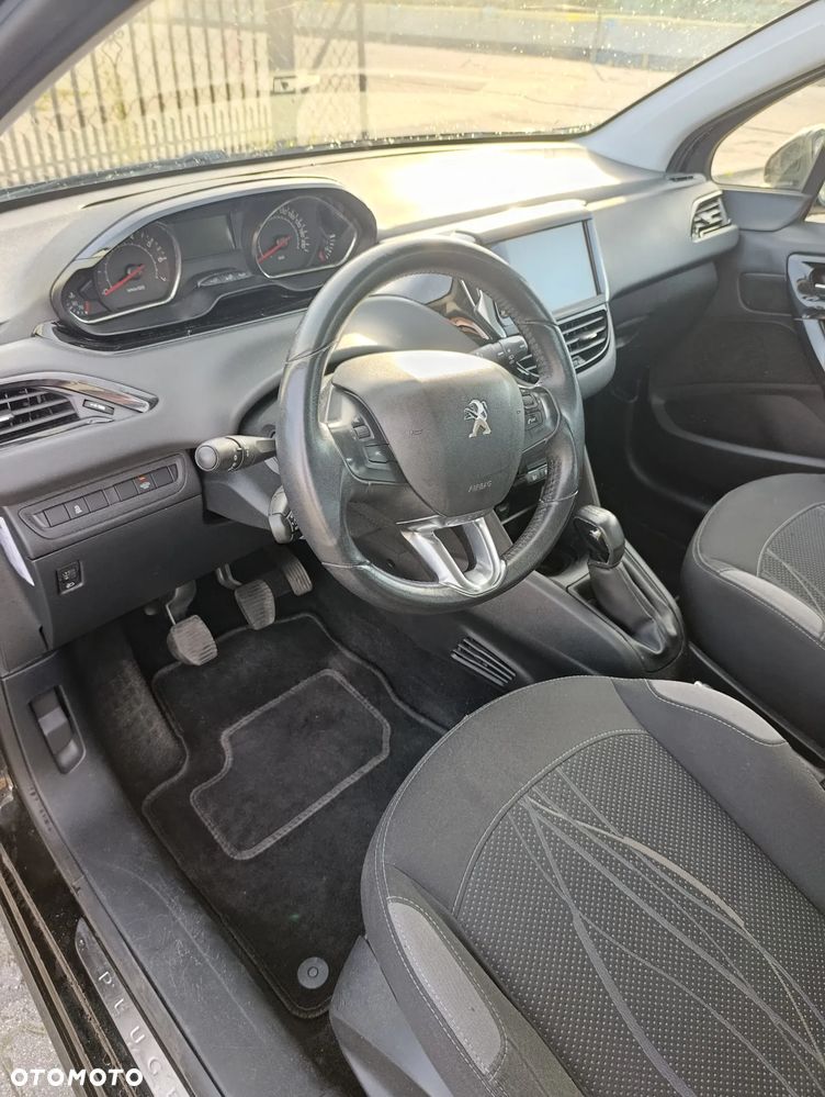 Peugeot 208 - 7