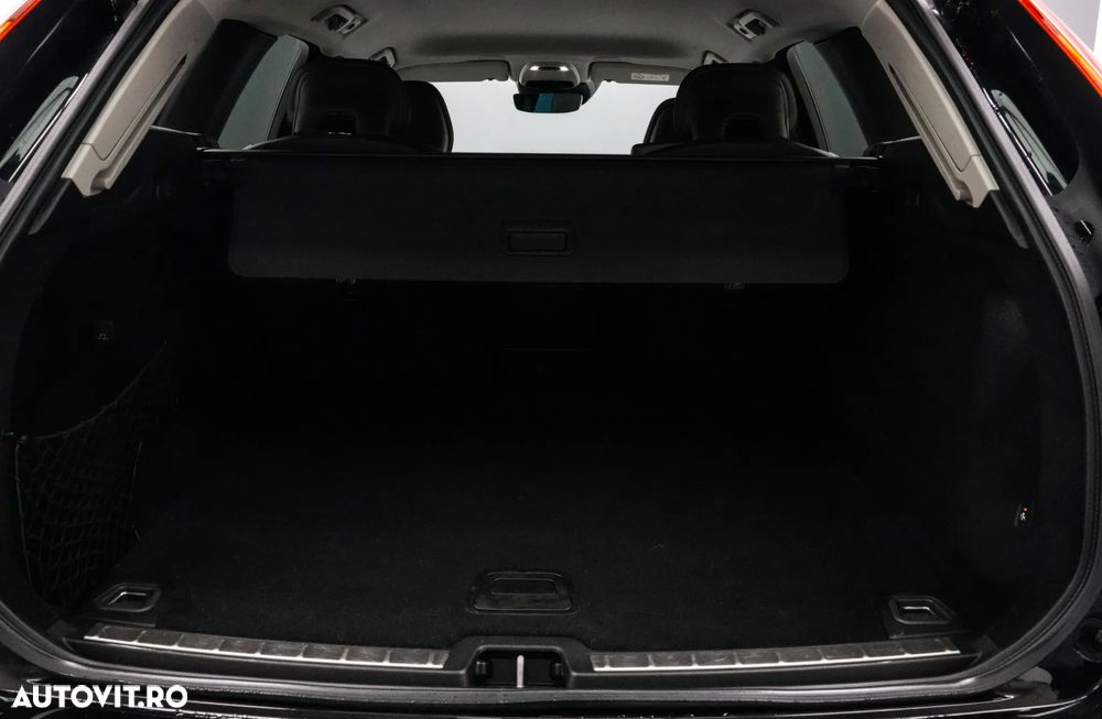 Volvo XC 60 D4 Momentum Pro - 23