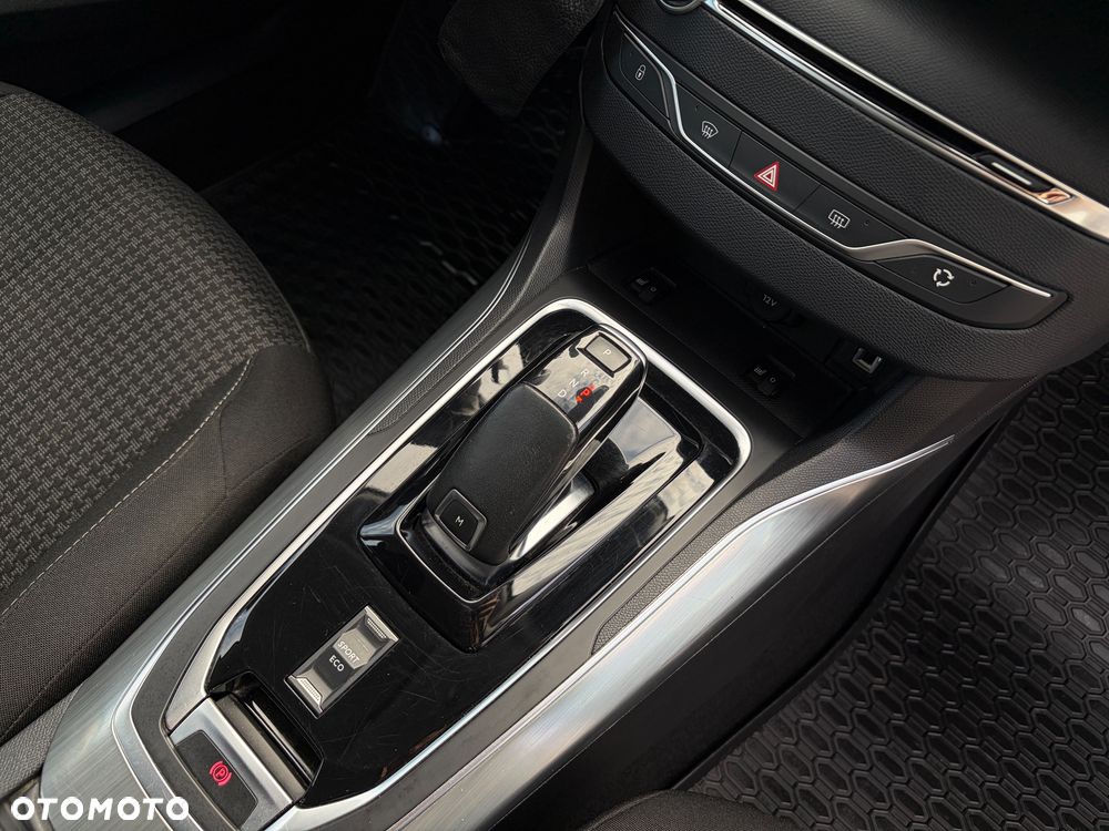 Peugeot 308 BlueHDi 130 EAT8 Black Edition - 27