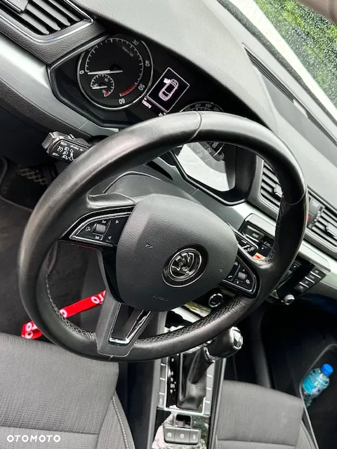 Skoda Superb Combi 2.0 TDI DSG Sportline - 17