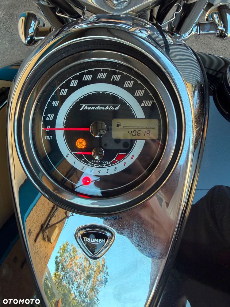 Triumph Thunderbird - 12