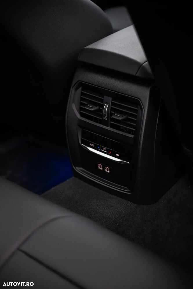 BMW Seria 3 330i xDrive Aut. Sport Line - 24