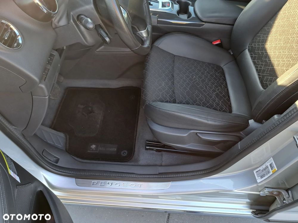 Peugeot 3008 THP 165 EAT6 Stop & Start Allure - 26