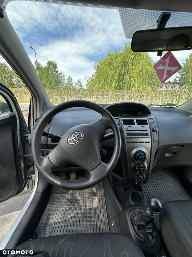 Toyota Yaris - 2