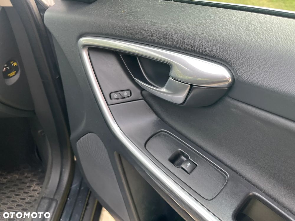 Volvo XC 60 D4 Geartronic Momentum - 20