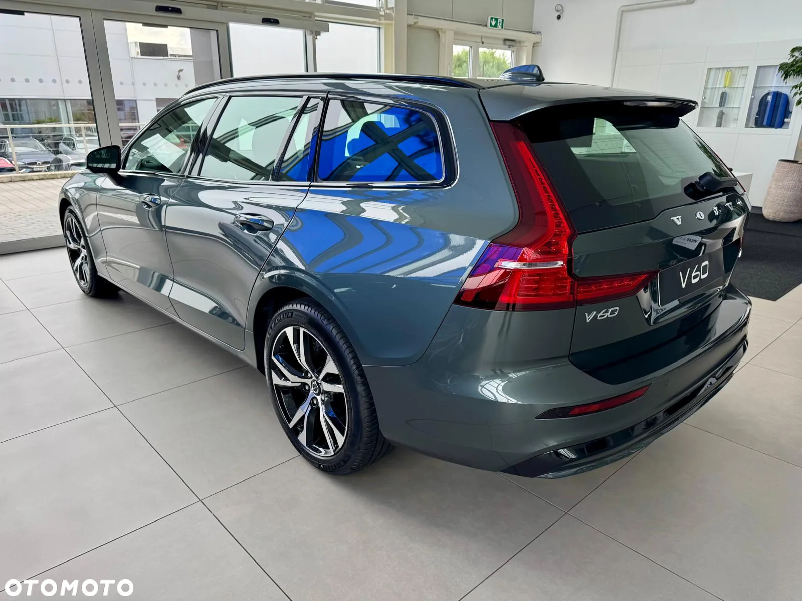 Volvo V60 B4 B Plus Dark - 2