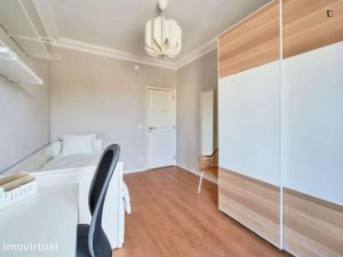 Quarto - localizado em Roma-Areeiro Lisbon - Grande imagem: 3/25