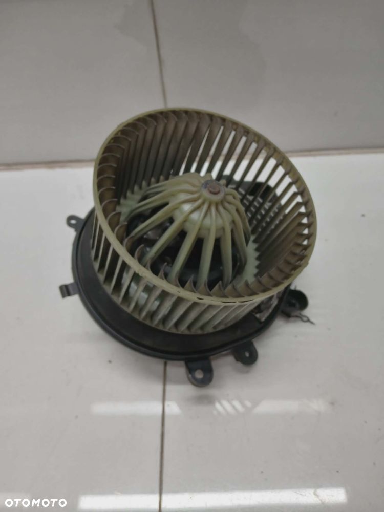 SILNICZEK WENTYLATOR DMUCHAWY NAWIEWU PASSAT B5 BORA 8D1820021 - 1