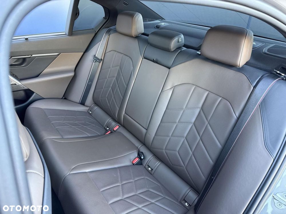 BMW i5 - 9