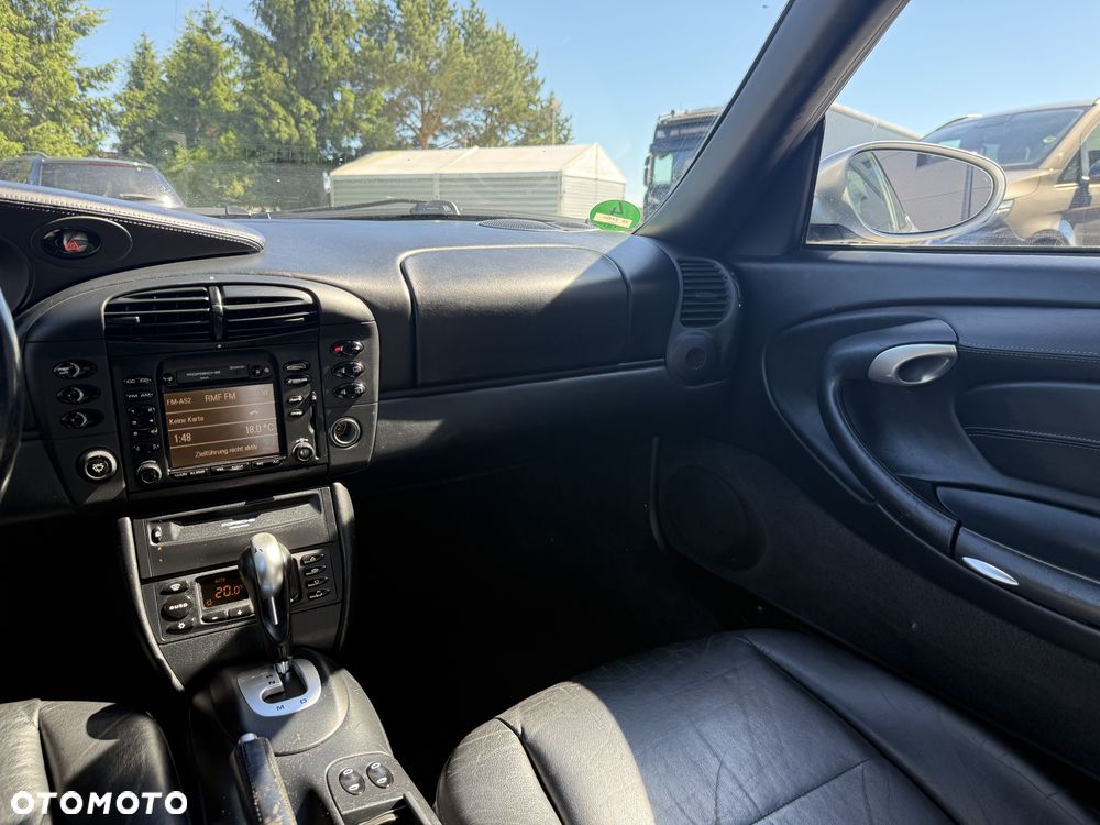 Porsche 911 Carrera 4 - 17