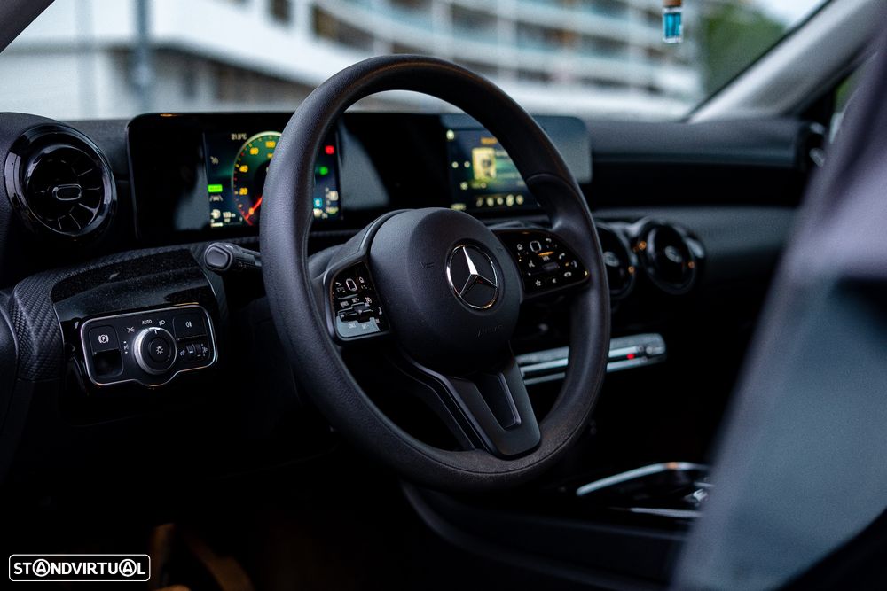 Mercedes-Benz A 250 Limousine - 13