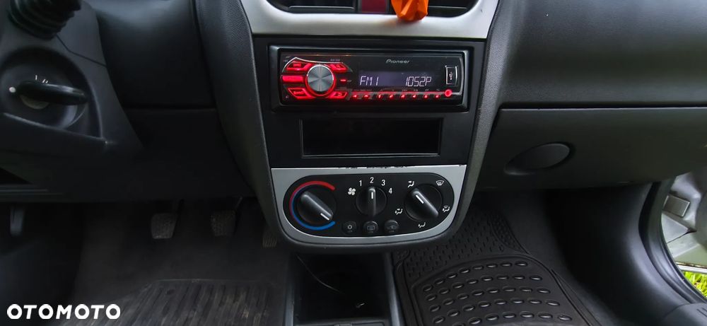 Opel Corsa 1.2 16V - 11
