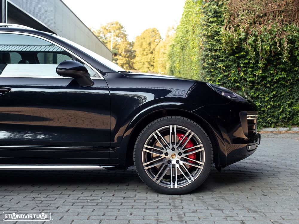 Porsche Cayenne Turbo Tiptronic S - 6