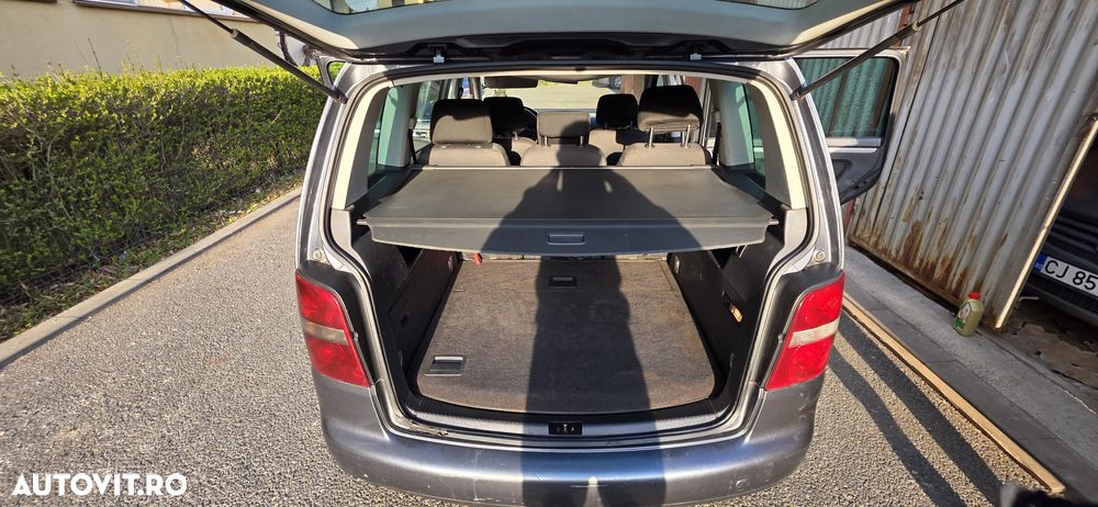 Volkswagen Touran 2.0 TDI DPF Highline - 4