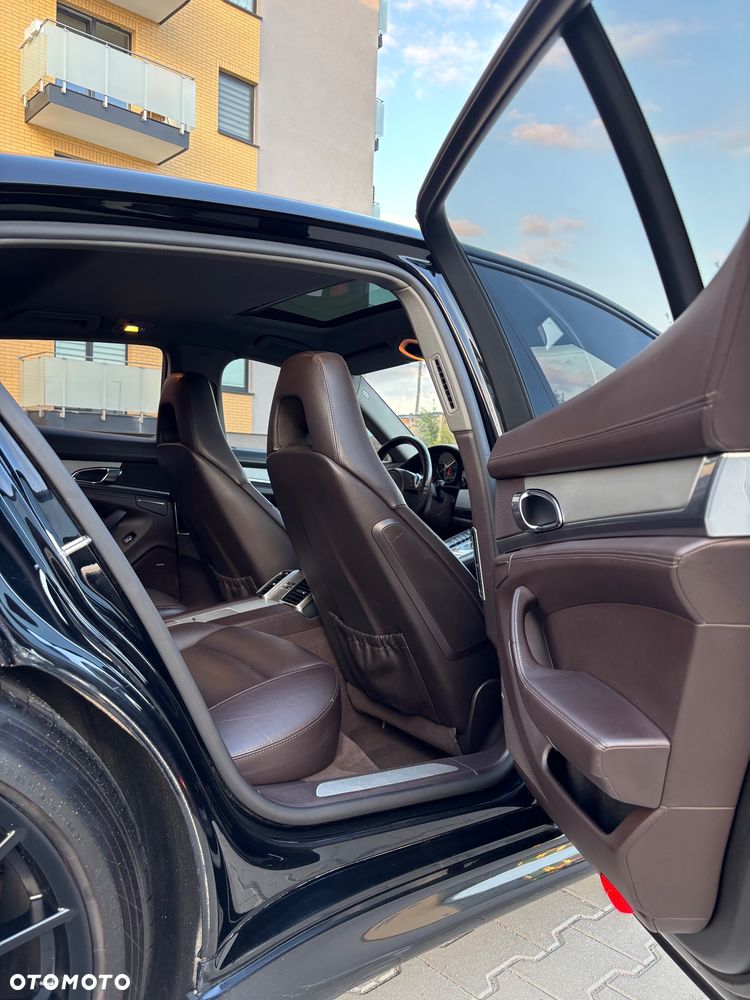 Porsche Panamera 4S - 25
