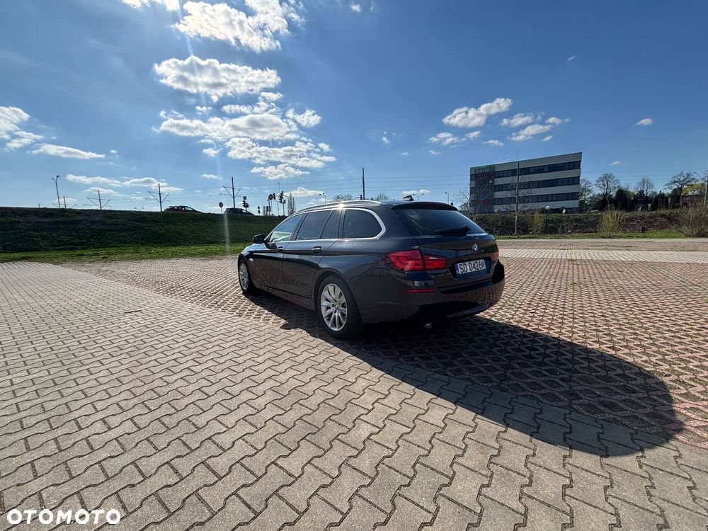 BMW Seria 5 520d Luxury Line - 9