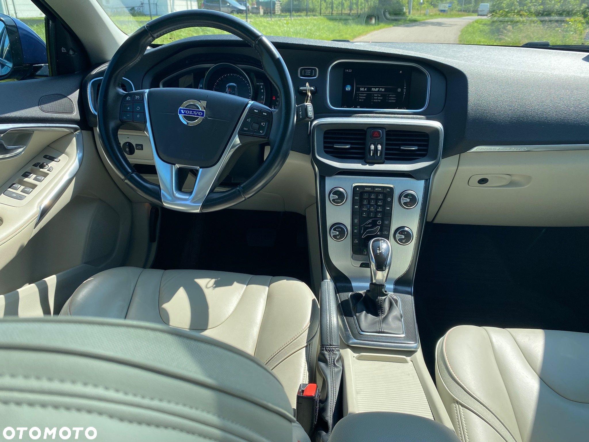 Volvo V40 Cross Country - 12