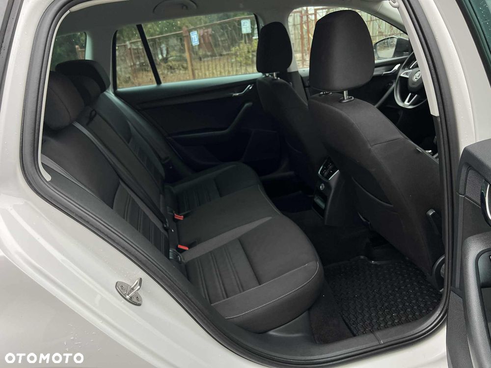 Skoda Octavia 2.0 TDI SCR Style DSG - 7