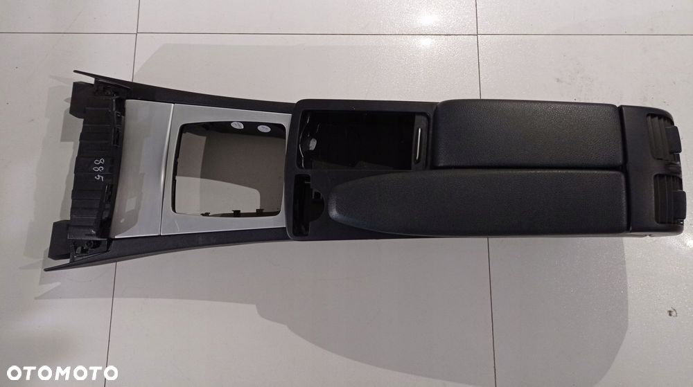 MERCEDES W204 LIFT TUNEL ŚRODKOWY EU POPIELNICZKA - 2