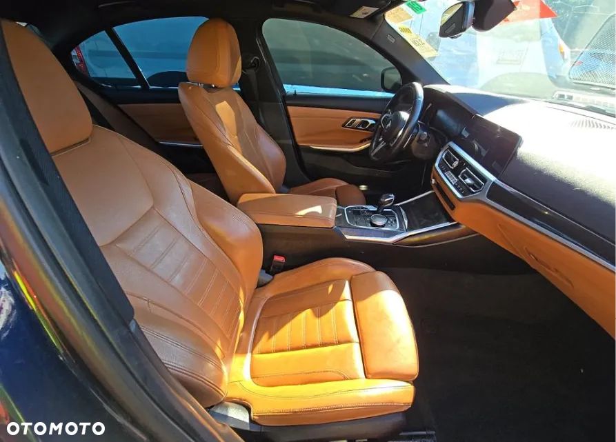 BMW Seria 3 330i xDrive M Sport - 9