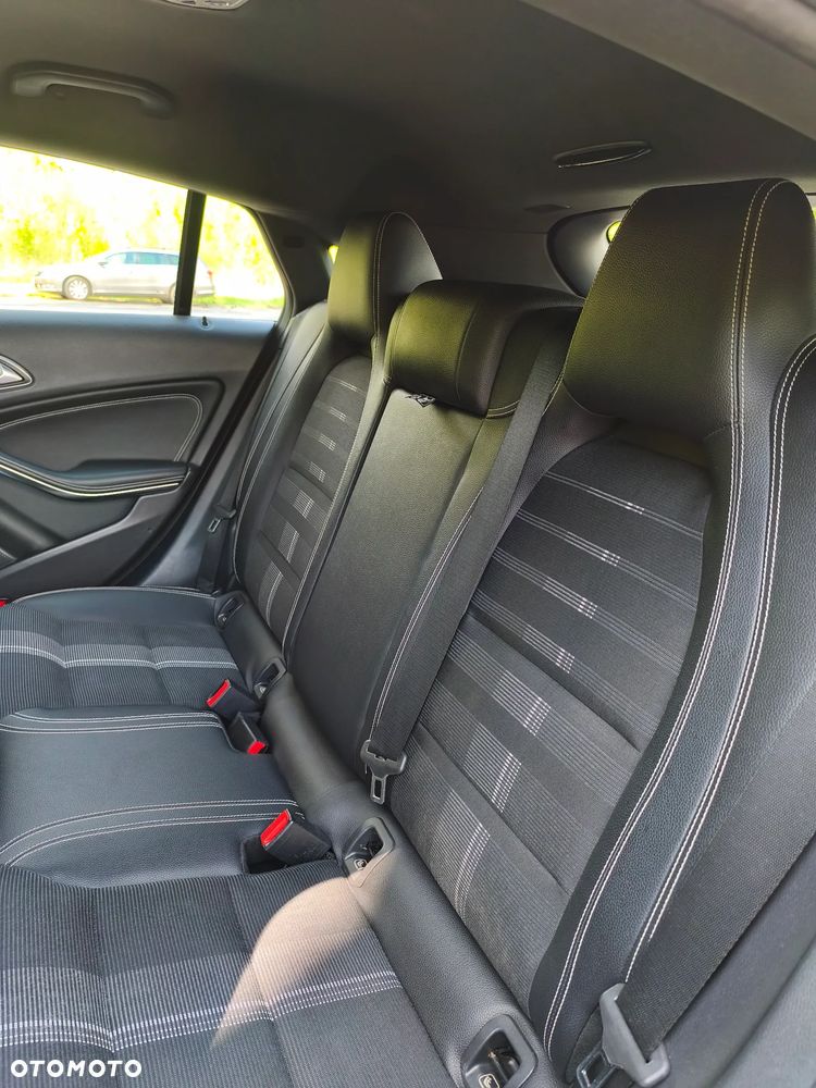Mercedes-Benz CLA 180 AMG Line - 20