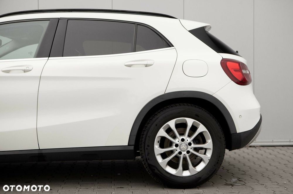 Mercedes-Benz GLA - 15