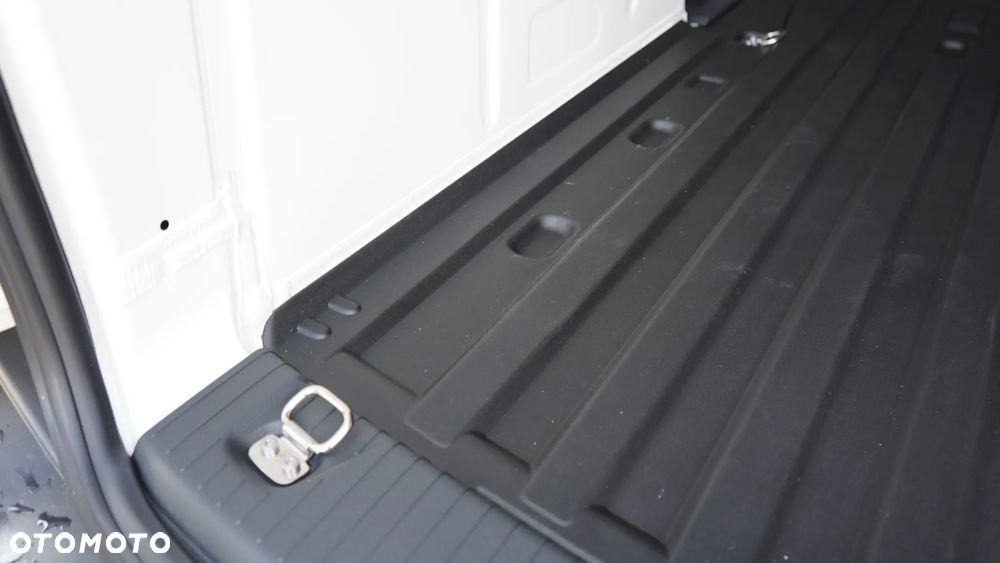 Volkswagen Caddy Cargo - 12