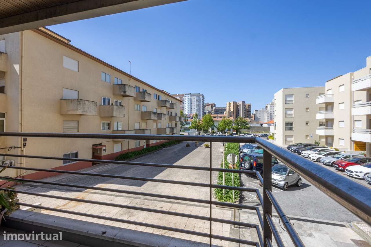 Apartamento T3, prédio com elevador e garagem! - Grande imagem: 2/33