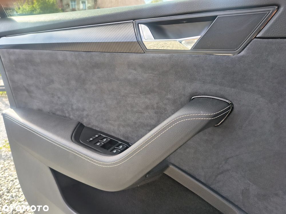 Skoda Superb 2.0 TDI DSG Sportline - 28