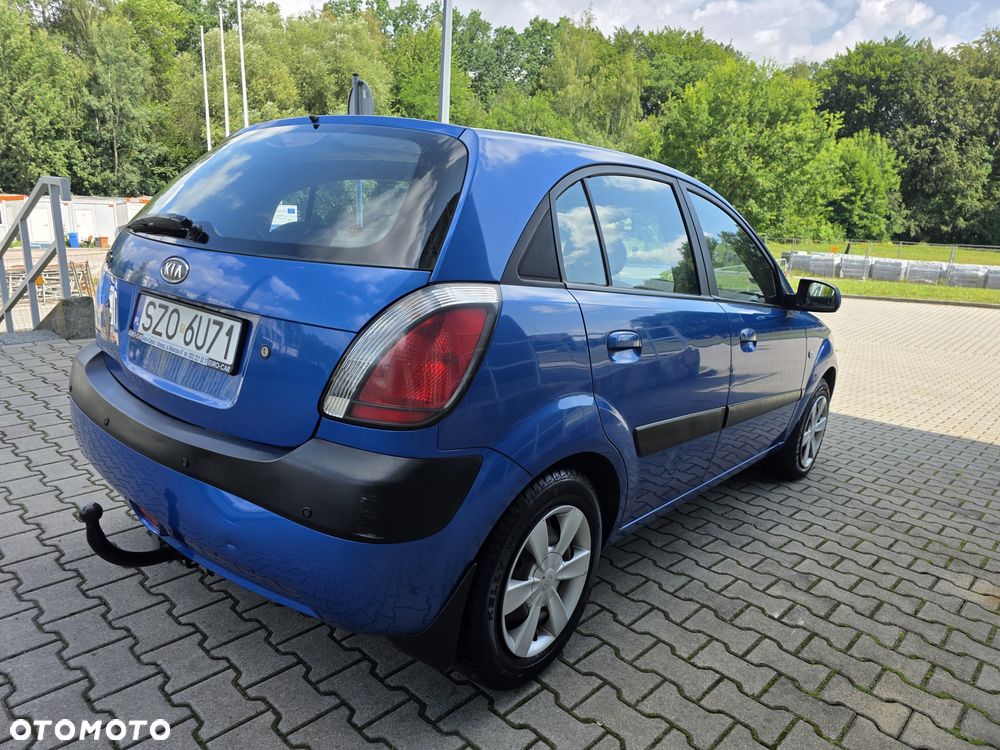 Kia Rio - 4