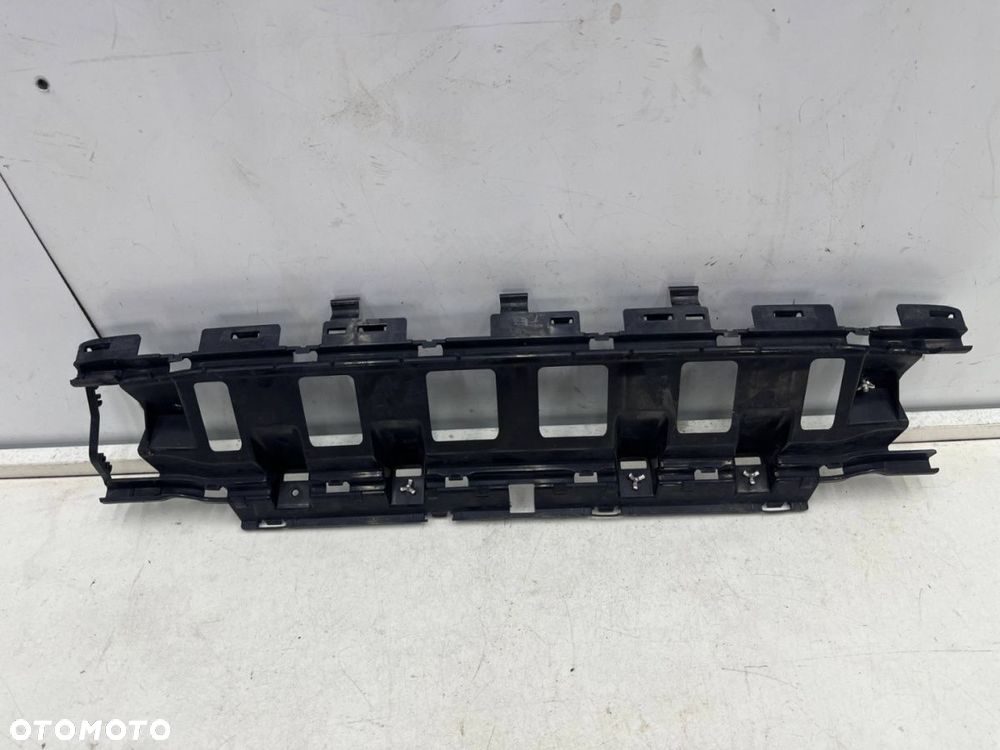 Ślizg Mercedes w205 AMG 14-21r. środkowe tylne mocowanie wspornik zderzaka środek tył a2058858200 - 4