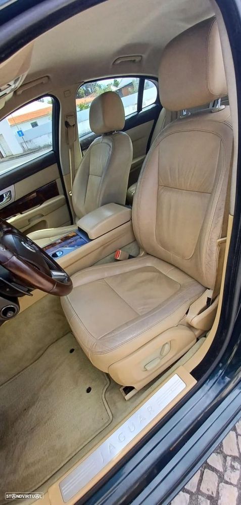 Jaguar XF 2.7 D V6 Premium Luxury - 14