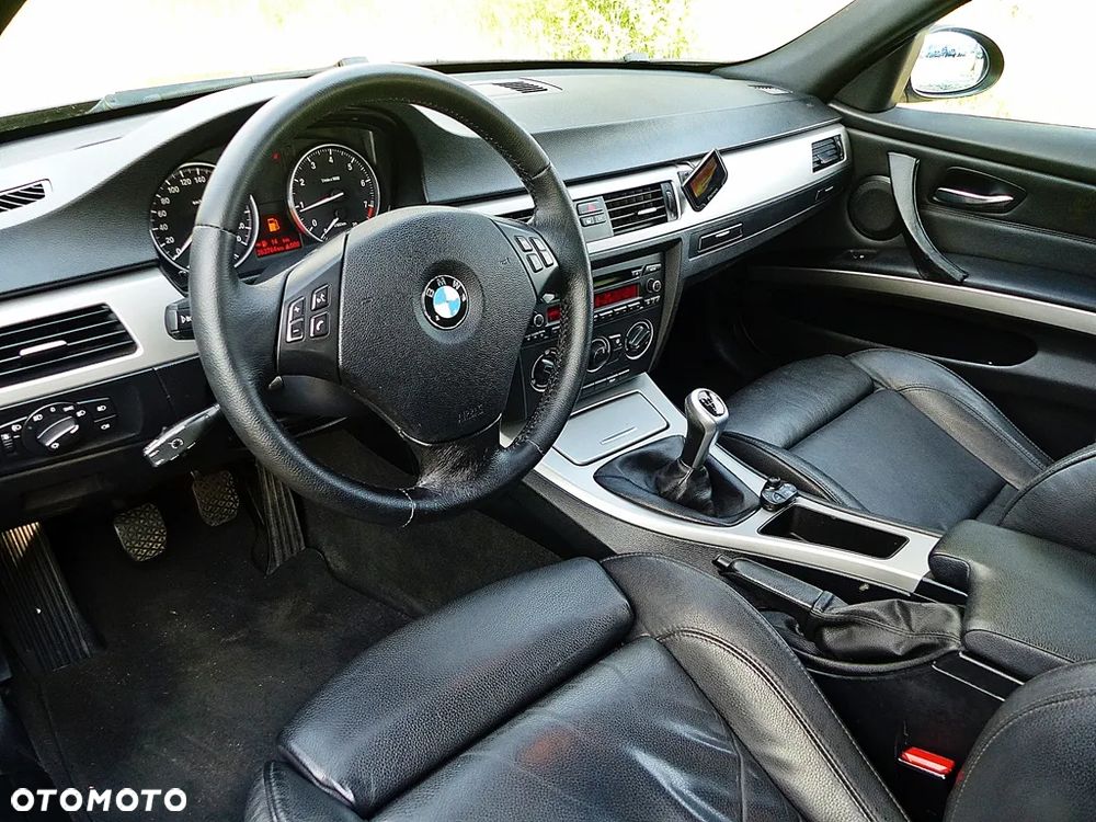 BMW Seria 3 320i Edition Exclusive - 17