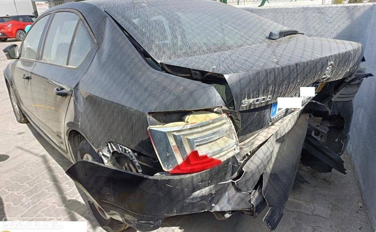Skoda Octavia 1.6 TDI de 2015 disponível para peças MOTOR E CAIXA VENDIDO - 4