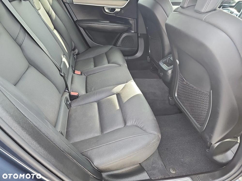 Volvo V90 Cross Country B5 B AWD Plus - 22