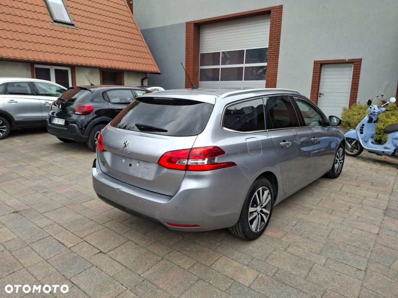 Peugeot 308 PureTech 130 GPF EAT8 Stop & Start Allure Business-Paket - 10
